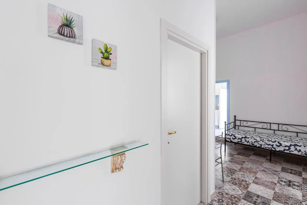 Stella Sirio Rooms Naples 0*,  Italy