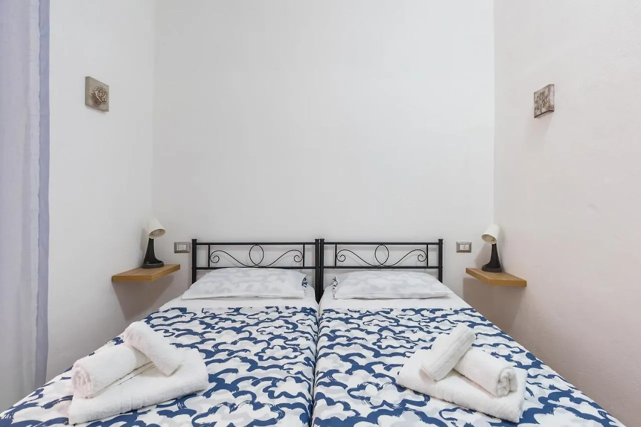 Stella Sirio Rooms Naples 0*,  Italy